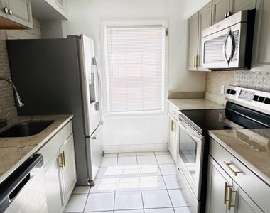 120 E Colonial Court - Photo Thumbnail 4