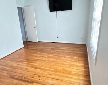 120 E Colonial Court - Photo Thumbnail 5