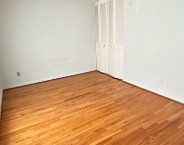 120 E Colonial Court - Photo Thumbnail 7