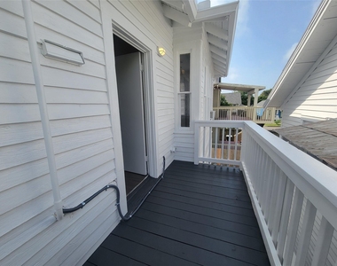 2221 35th Street - Photo Thumbnail 18