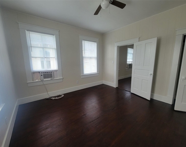 2221 35th Street - Photo Thumbnail 9