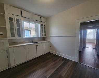 2221 35th Street - Photo Thumbnail 10