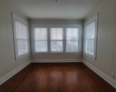 2221 35th Street - Photo Thumbnail 5