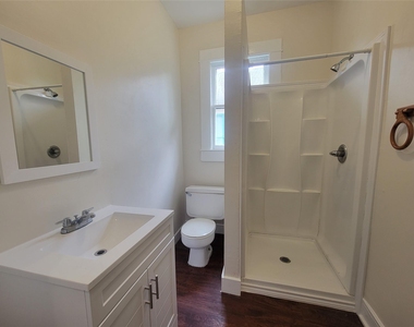 2221 35th Street - Photo Thumbnail 3