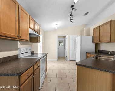 4800 Manchester Drive - Photo Thumbnail 9