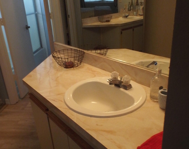 915 Sonesta Avenue Ne - Photo Thumbnail 8