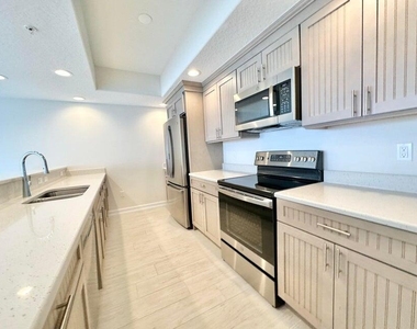 1825 Riverside Drive - Photo Thumbnail 13