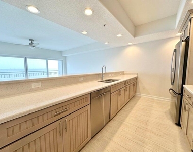 1825 Riverside Drive - Photo Thumbnail 12