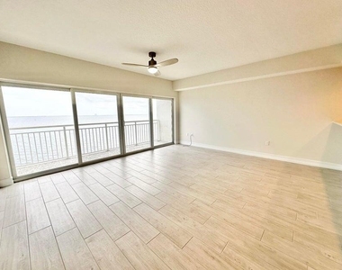 1825 Riverside Drive - Photo Thumbnail 15