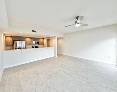 1825 Riverside Drive - Photo Thumbnail 16