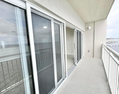 1825 Riverside Drive - Photo Thumbnail 17