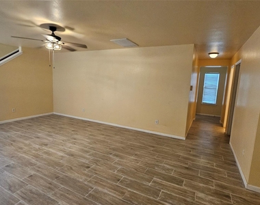 22135 Greengate Drive - Photo Thumbnail 19