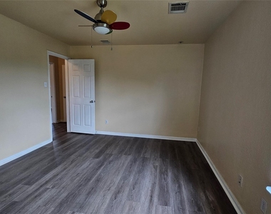 22135 Greengate Drive - Photo Thumbnail 18