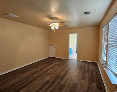 22135 Greengate Drive - Photo Thumbnail 33