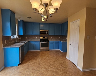22135 Greengate Drive - Photo Thumbnail 7