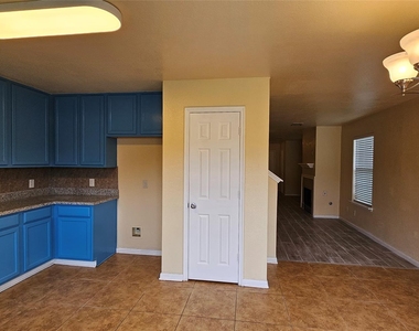 22135 Greengate Drive - Photo Thumbnail 13