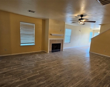 22135 Greengate Drive - Photo Thumbnail 17