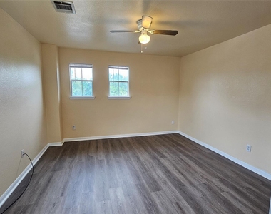 22135 Greengate Drive - Photo Thumbnail 12