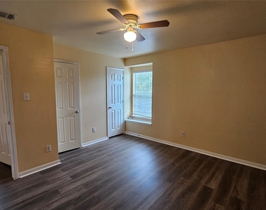 22135 Greengate Drive - Photo Thumbnail 10