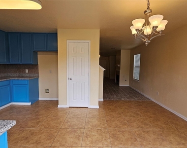 22135 Greengate Drive - Photo Thumbnail 8