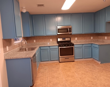 22135 Greengate Drive - Photo Thumbnail 6