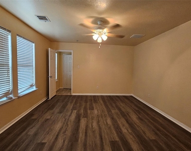22135 Greengate Drive - Photo Thumbnail 32