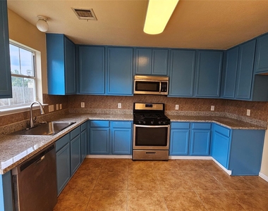 22135 Greengate Drive - Photo Thumbnail 14