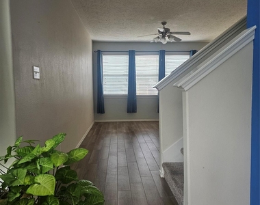 3219 Victorian Manor Lane - Photo Thumbnail 2