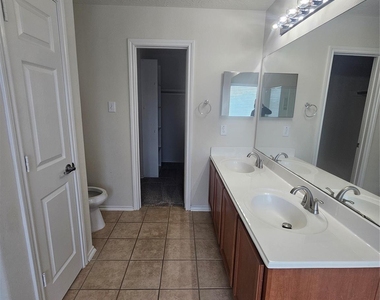 3219 Victorian Manor Lane - Photo Thumbnail 14