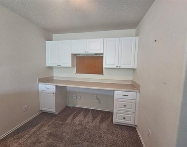 3219 Victorian Manor Lane - Photo Thumbnail 7