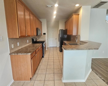 3219 Victorian Manor Lane - Photo Thumbnail 18
