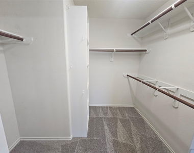 3219 Victorian Manor Lane - Photo Thumbnail 16