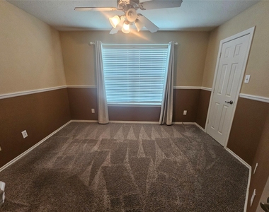 3219 Victorian Manor Lane - Photo Thumbnail 10