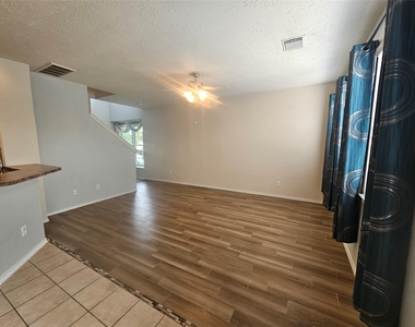 3219 Victorian Manor Lane - Photo Thumbnail 5