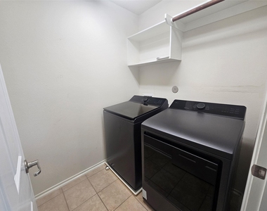 3219 Victorian Manor Lane - Photo Thumbnail 12