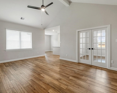 15765 Bayberry Trace Drive - Photo Thumbnail 4