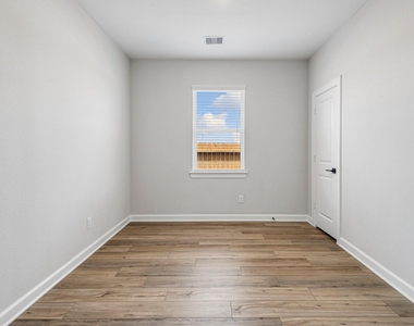 15765 Bayberry Trace Drive - Photo Thumbnail 5