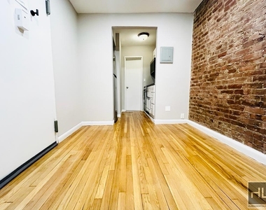West 53rd Street - Photo Thumbnail 4