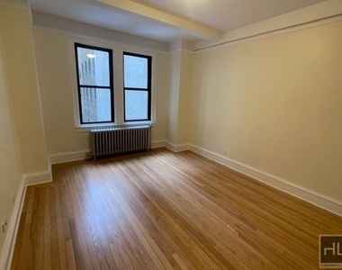 East 68 Street - Photo Thumbnail 2