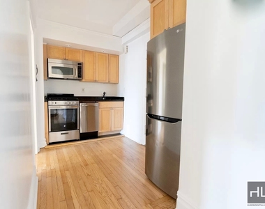 East 68 Street - Photo Thumbnail 5