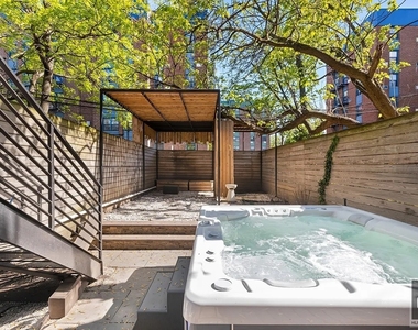 586 Quincy Street - Photo Thumbnail 3