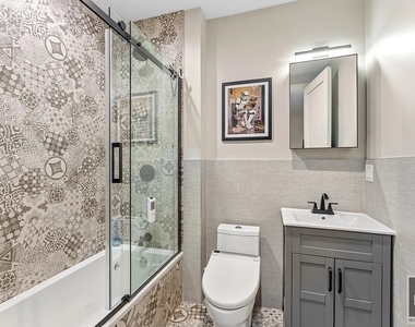 586 Quincy Street - Photo Thumbnail 11