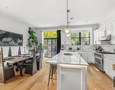 586 Quincy Street - Photo Thumbnail 1