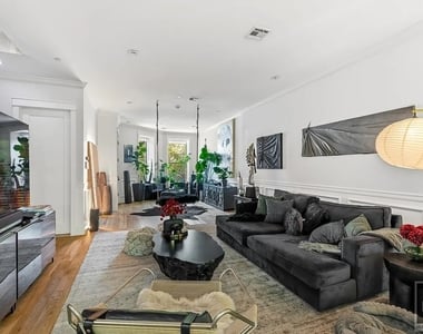 586 Quincy Street - Photo Thumbnail 5