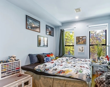 586 Quincy Street - Photo Thumbnail 10