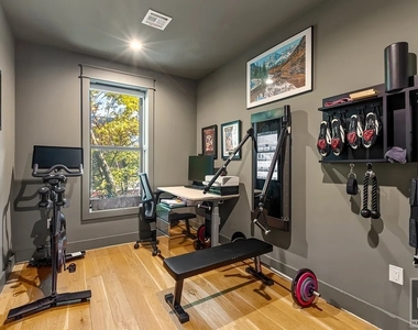 586 Quincy Street - Photo Thumbnail 12