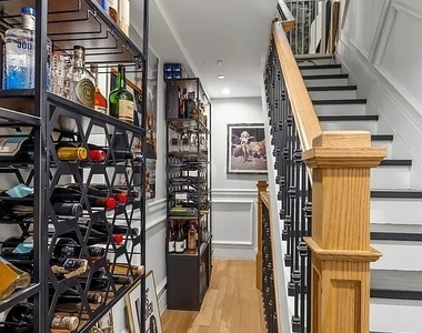 586 Quincy Street - Photo Thumbnail 13