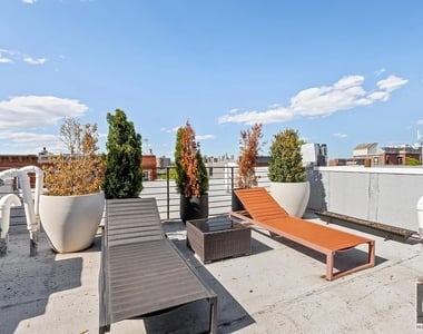 586 Quincy Street - Photo Thumbnail 17