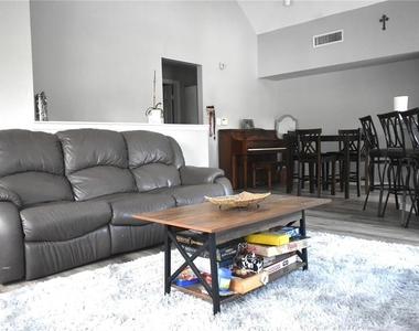 9078 Lake Chase Island Way - Photo Thumbnail 8
