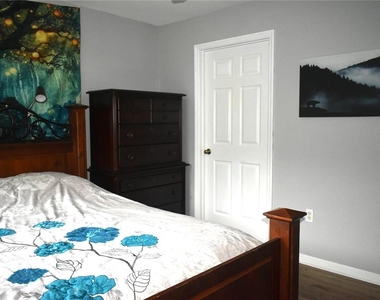 9078 Lake Chase Island Way - Photo Thumbnail 16